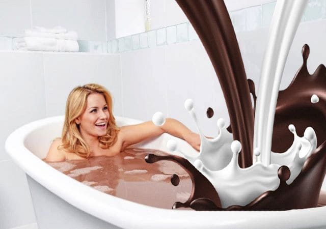 купание в шоколадной ванне