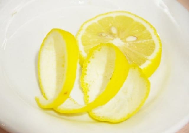 лимонная кожура от неприятного запаха в сумке